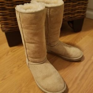 Used UGG Classic Tall- size W7